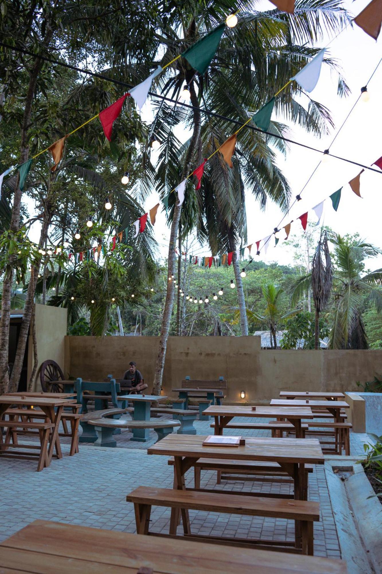 Locos Hiriketiya Hostel Dickwella Exterior photo